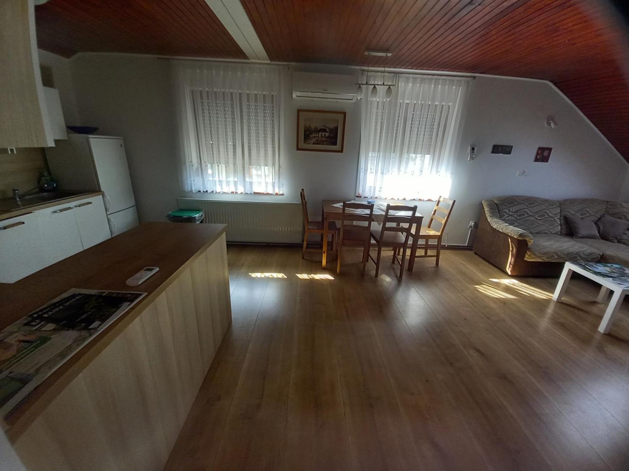 Rooms Apartma Cerknica ภายนอก รูปภาพ